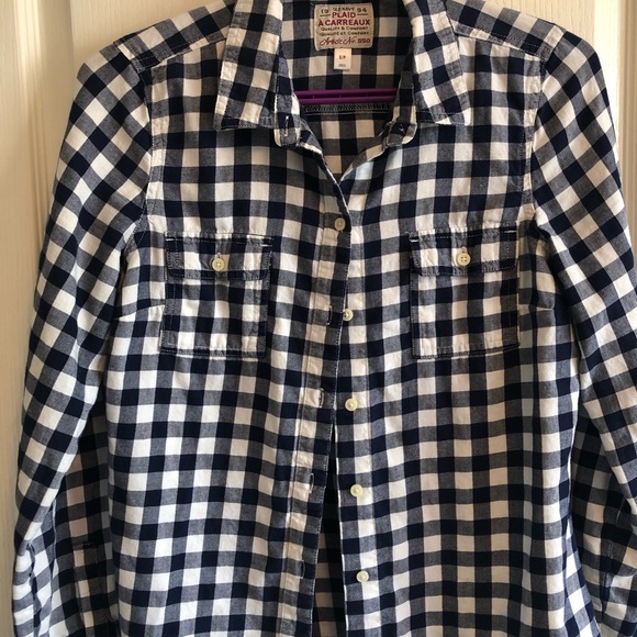 Women’s Old Navy Plaid Button Down Shirt - Picture 2 of 3